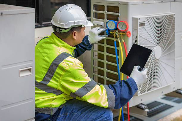 Professional Hvac technician working in North Miami Beach, FL